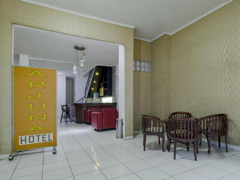 Hotel Arjuna Bekasi Extérieur photo